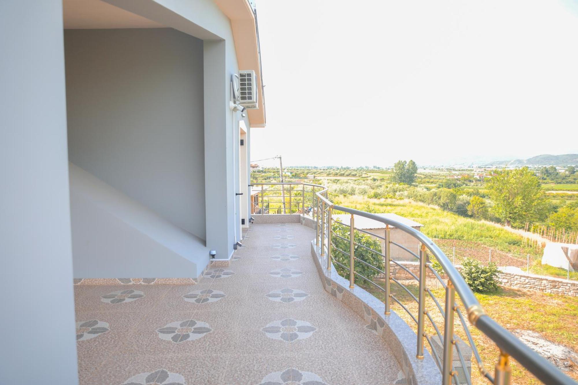 Amla'S Villa Berat Exterior photo